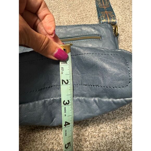 Stone Mountain Crossbody faux leather bag with guitar strap - Picture 9 of 11